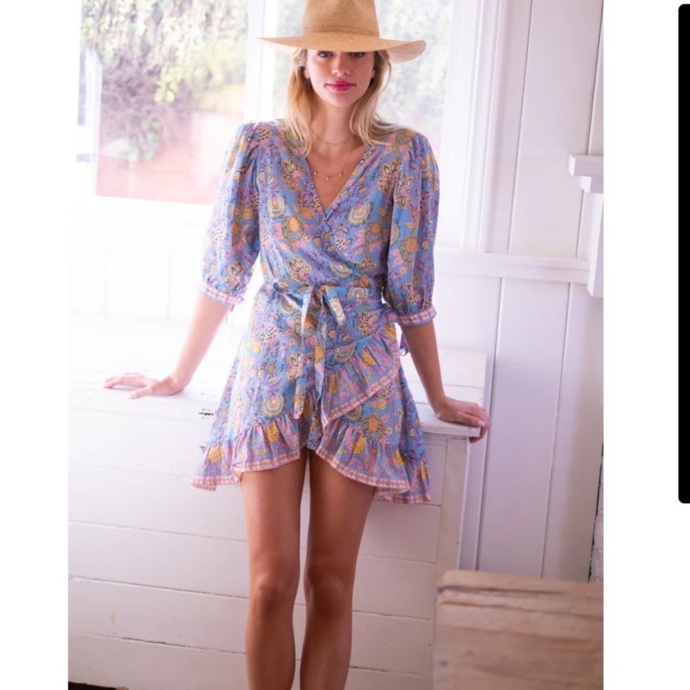 BELL By Alicia Bell NEW Cindy Wrap Dress Paisley Ruffle
mini Size Small